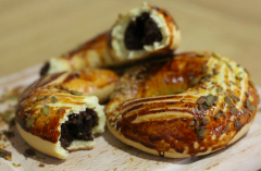 Crescent Muffin, 2 pieces