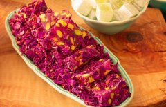 Rose Leaf Covered Turkish Delight with Pistachio (Glucose Free) 1000g